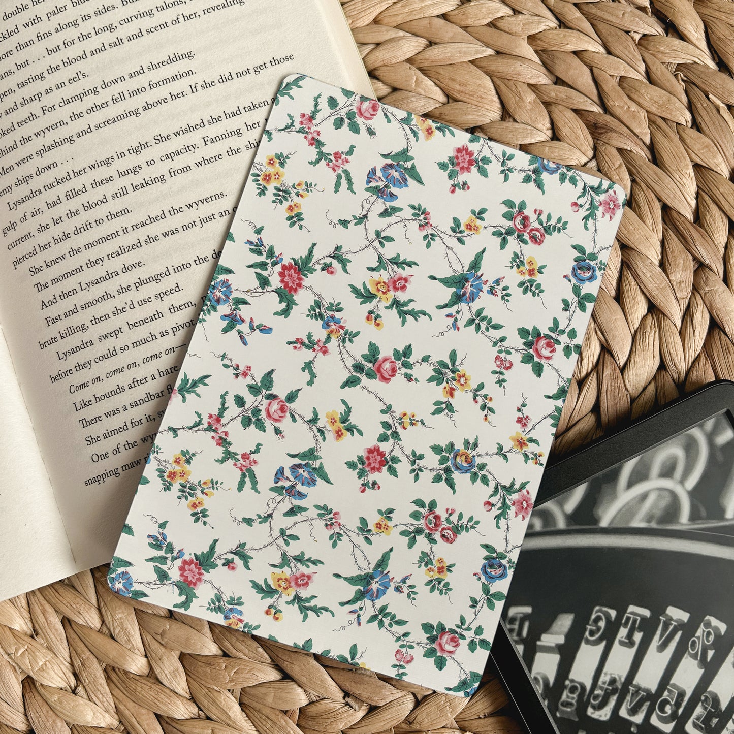 Vintage Floral Kindle Case Insert