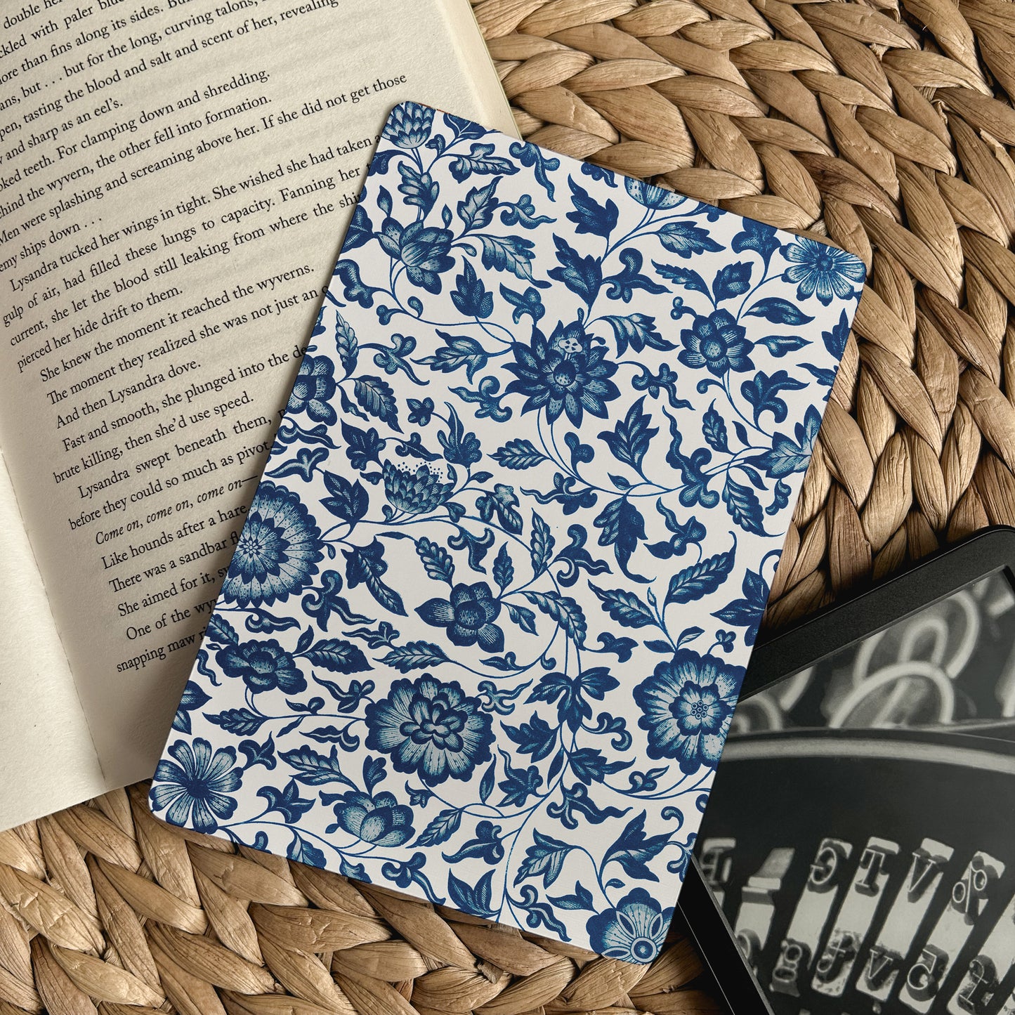 Vintage Florals Kindle Case Insert